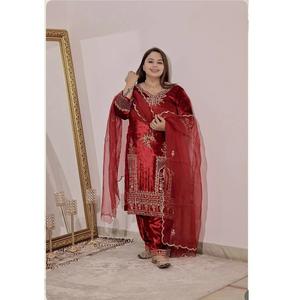 Costume dhoti pour femme en velours de viscose lourd de qualité supérieure, texture douce et durable, avec motif brodé de paillettes pour les événements du soir - Product Image 1