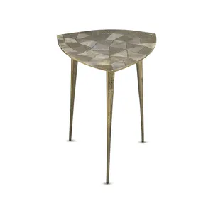 Diseño personalizado triángulo forma sofá mesa auxiliar pequeña mesa de centro triángulo lateral y Taburetes de Bar fabricante de fábrica India