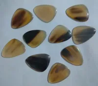 Médiators de guitare solides faits à la main Matériau de corne personnalisable pour instruments de musique à cordes Pièces et accessoires de qualité