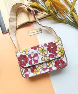 Bolso de hombro de lujo hecho a mano con cuentas florales para mujer, pequeño bolso de noche blanco con bordado de flores de cuentas de colores. - Product Image 6