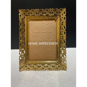 Cadre photo décoratif élégant en métal avec un design moderne et une finition unique, parfait pour afficher des photos dans n'importe quel décor - Product Image 3