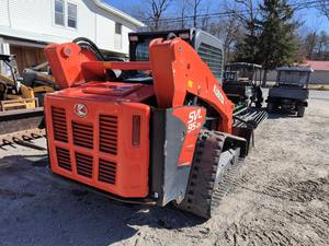 Minicargadora diésel usada Kubota SVL 95-25 con buen rendimiento de trabajo con bomba de cojinete de motor central - Product Image 2