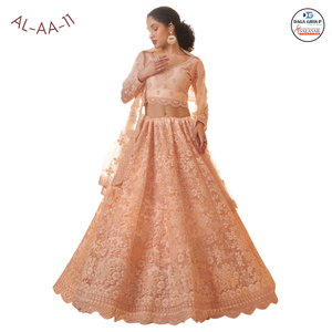 Hermoso Conjunto Tradicional de Blusa y Dupatta, Impresionante Bordado con Cordones, Pedrería Pesada, Lehenga Choli de Seda para Bodas y Fiestas - Product Image 2