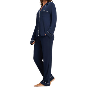 Ensemble de vêtements de nuit à imprimé floral chic avec haut à col cranté et pantalon à cordon assorti conçu pour les vêtements de nuit pour femmes ultimes - Product Image 3