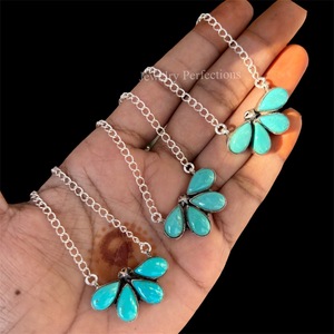 Collier en chaîne de mode bohème en laiton plaqué argent en gros pour femmes et enfants, pendentifs en turquoise naturelle d'Arizona sertis - Product Image 1