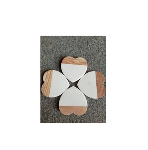 Posavasos de Madera con Resina Epoxi de Diseño Único en Forma de Corazón para Hotel, Oficina, Mesa, Posavasos de Té, Posavasos de Madera y Mármol, Diseño Personalizado - Product Image 1