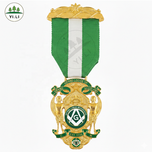 Badge de poitrine maçonnique personnalisé style Rite écossais en métal avec logo inspiré de l'Écosse, livré dans un coffret cadeau de luxe pour cérémonie de loge - Product Image 1