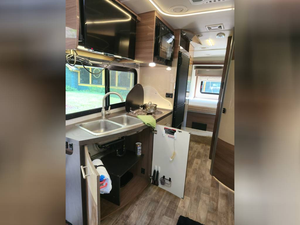 บ้านเคลื่อนที่สุดหรู2018 Winnebago Class C RV ใช้สำหรับตั้งแคมป์สำหรับการผจญภัยกลางแจ้งของคุณ - Product Image 5