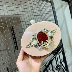 Pochette en résine époxy faite à la main de haute qualité Design de luxe créatif pour femmes et filles nouveau sac fourre-tout promotionnel - Product Image 4