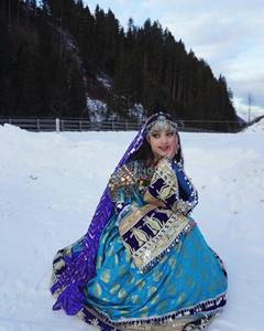 Robe de mariage ethnique traditionnelle pakistanaise pashtun vintage, longue, à manches longues, personnalisable, faite à la main - Product Image 5