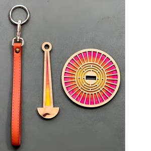 Productos de madera personalizados de alta calidad, superventas, dispensador de soporte de bola de hilo de muñeca de madera para ganchillo, soporte de hilo de muñeca de madera - Product Image 1