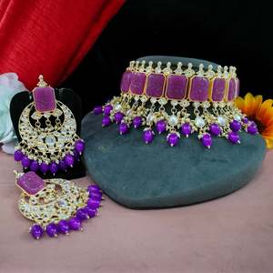 Lujoso juego de collar Kundan con perlas colgantes de tacto suave que se balancea con cada movimiento para grandes ocasiones - Product Image 4