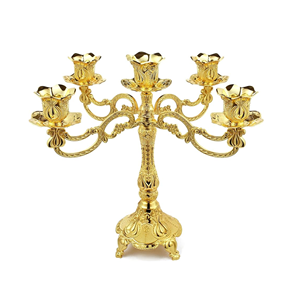 Candélabre en métal fabriqué à la main avec design en relief 4 bras pour décor de fête de mariage bougeoir luxueux le plus précieux disponible - Product Image 2