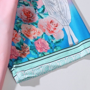 Ensemble chemise et short pour homme en satin à imprimé floral rose, col rabattu, tenue décontractée d'été - Product Image 4