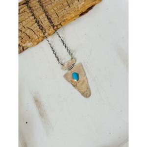 Collier en turquoise Kingman et argent sterling, motif flèche, bijou culturel artisanal Navajo pour homme - Product Image 4