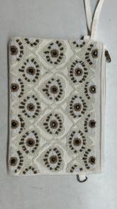 Bolsas con cremallera y lentejuelas bordadas con cuentas de diseño floral y ondulado hechas a medida para tiendas de accesorios de moda para reventa - Product Image 3