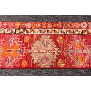 Petit tapis vintage 1,7 x 7,6 pieds, tapis turc, tapis géométrique rouge Herki - Product Image 5