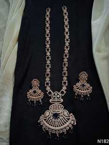 PENDENTIF AMÉRICAIN TRADITIONNEL ENSEMBLE PENDENTIF DIAMANT AMÉRICAIN AMÉRICAIN AMÉRICAIN ET ENSEMBLE PENDENTIF CLASSIQUE PLAQUÉ OR POUR FEMMES ET FILLE ET ENSEMBLE DE BIJOUX - Product Image 4