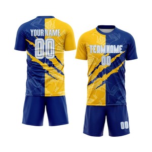 Uniforme de football personnalisé par sublimation - Manches courtes, design imprimé respirant |   Production en gros pour les marques avec une coopération à long terme - Product Image 1