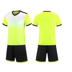Ensemble de maillot de football à manches courtes pour hommes de haute qualité Nom personnalisé Numéro Bleu Uniforme de football pour adultes pour garçons Conception personnalisée - Product Image 1