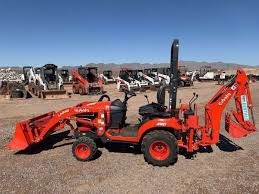 Tractor Kubota La340 4x4 con Cargador Frontal, Color Rojo, Tractor de Jardín - Product Image 4