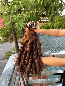 Bouncy Curly Remy Cheveux Produits Vietnamiens Cheveux Crus Bundles Fermeture pour Lace Frontal Fumi Curls Soft Material Hair Vendeur - Product Image 3