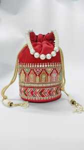 Sac à main Potli brodé élégant traditionnel avec accessoire à la mode de conception de poignée de perle pour l'accessoire décoratif de coût - Product Image 4