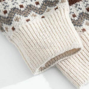 Pull en maille d'hiver léger de qualité supérieure avec logo frontal, design écologique et respirant pour un usage quotidien - Product Image 4