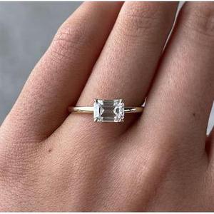 Anillo de Compromiso con Diamante Cultivado en Laboratorio de 2.00ct, Claridad VS, Color EF, Estilo Solitario de Oriente a Occidente - Product Image 3