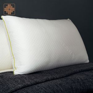 Oreiller de voyage personnalisé anti-humidité avec tissu certifié 200TC, écologique, antibactérien, couleur rose unie - Product Image 5