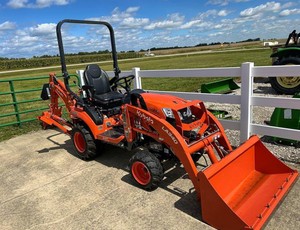 Tractor Kubota Bx23s 4WD 2024, Cargador Compacto LA230, Máquina Agrícola de Maniobra, Motor Digital con Rodamientos - Product Image 1