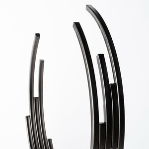 Objet de table en métal noir audacieux Sculpture décorative moderne de haute qualité ajoute une déclaration artistique et un charme de luxe - Product Image 2