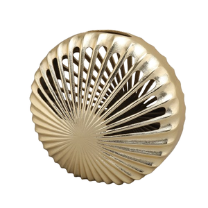 Florero de Metal dorado de mejor diseño Florero de piso de alta calidad con forma redonda 13x6,5x13 pulgadas Tamaños decorativos - Product Image 1