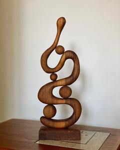 Belle sculpture en bois pour table de salle à manger ajoutant sophistication beauté artistique et chaleur naturelle à la décoration - Product Image 5