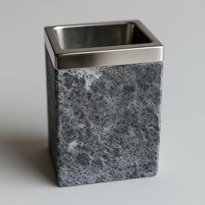 Elegante y moderno soporte para cepillos de dientes de metal diseñado para una organización impecable del baño que proporciona una forma atractiva y una estructura estable. - Product Image 5