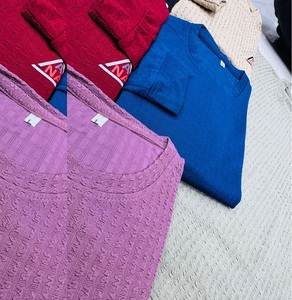 T-shirt à manches longues en jacquard pour hommes à la mode avec un confort classique à col rond - Product Image 2