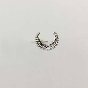 แหวนพระจันทร์ครึ่งดวงสีเงินสเตอร์ลิง925แบบมินิมอลเครื่องประดับแสนน่ารักสำหรับงานแต่งงานที่สวยงามพร้อมการตั้งค่าหนามเตยสำหรับงานเลี้ยงของเด็กผู้หญิง - Product Image 4