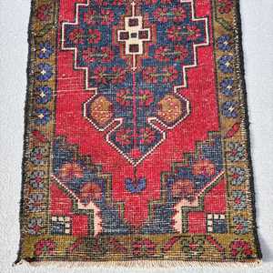 Petit tapis turc de 1,7 x 3,7 pieds, tapis oriental rouge vintage - Product Image 4