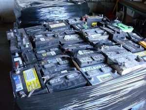 เศษแบตเตอรี่รถยนต์ตะกั่ว99.95% แบตเตอรี่รถยนต์ใช้แล้วมีแบรนด์ OEM - Product Image 3