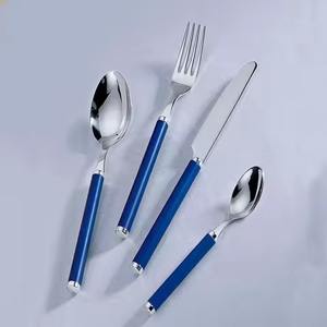 Juego de Cubiertos de Acero Inoxidable de Lujo, Diseño Simple con Mango Triangular de Resina Verde - Product Image 2