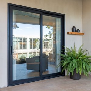 Porte coulissante en aluminium à rupture thermique au design moderne 6063-T5 pour le salon intérieur et le garage - Product Image 1