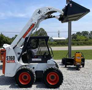 Bobcat S160 d'occasion, 56 CV, mini-chargeuse sur pneus de 3 tonnes pour projets de construction, chargeuse compacte puissante, qualité prête à travailler - Product Image 1