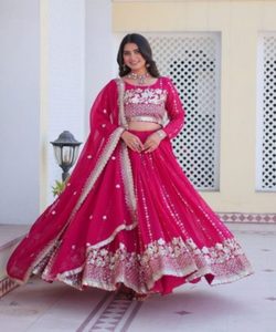 Superbe Lahenga Choli brodé avec velours de luxe et miroir lourd pour les femmes robe de soirée de mariage robe de soirée - Product Image 1