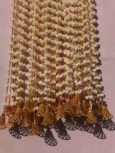 Guirnalda Floral de Mogra Blanca de Lujo y Cuentas Doradas, Decoración Artesanal para el Hogar, Adorno Único para Colgar en la Pared para Bodas y Ocasiones Especiales - Product Image 6