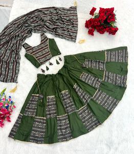 Coton rayonne à la mode avec impression et diamant Siroski travail enfants Lehenga Choli achats en ligne au taux le plus bas - Product Image 3