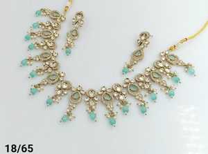 ENSEMBLE DE BIJOUX INDIENS TRADITIONNELS ET À LA MODE EN CUIVRE ENSEMBLE DE BIJOUX DE MARIAGE POUR FEMMES BOUCLES D'OREILLES ET COLLIER - Product Image 3