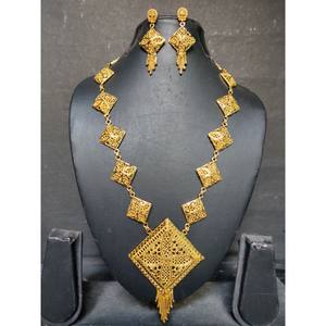 Boucles d'oreilles collier en plaqué or 22K de conception privée OEM serti d'une parure de bijoux de style luxueux à vendre par les exportateurs - Product Image 1