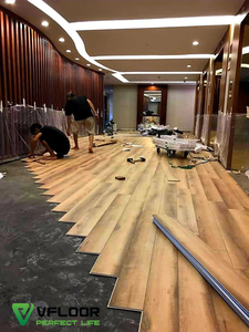 Plancher en vinyle rigide SPC en chêne naturel de qualité supérieure VFLOOR, imperméable, système de clic 5G, rainure en V, résistant à l'usure, qualité commerciale - Product Image 6