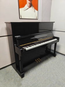 Piano droit KAWAI Kawai BL12, finition noire brillante, son riche, performance musicale professionnelle, piano d'exportation, construction durable - Product Image 1