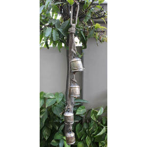 Campanas de Viento Rústicas Harmony de 4 Campanas para Jardín, Estilo Campestre en Oro Antiguo, Campanas de Vaca para Patio, Decorativas y Relajantes - Product Image 5